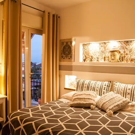 Attico Πανσιόν